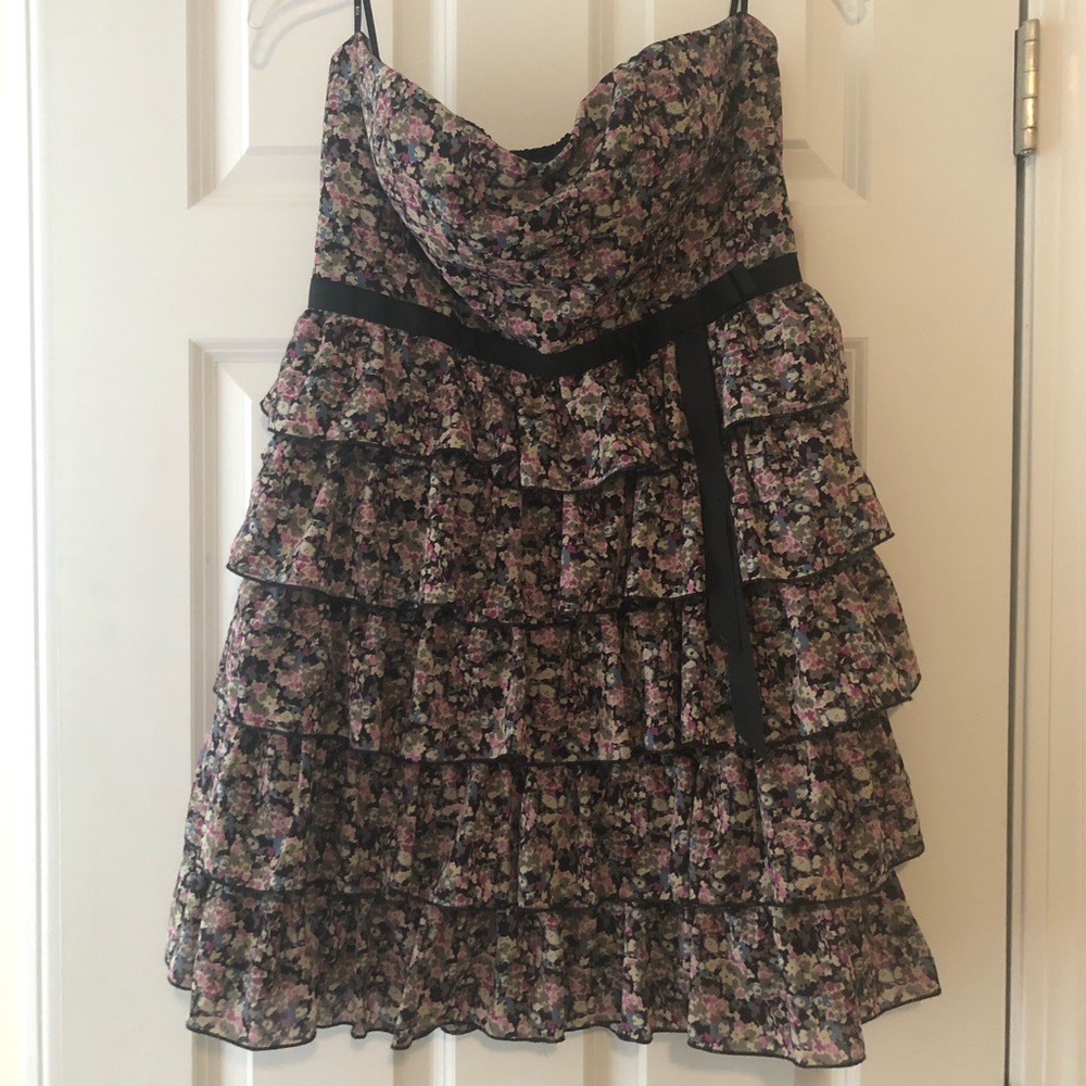 Floral print ruffled strapless dress